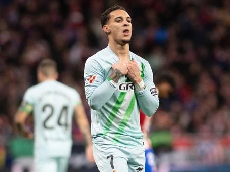 包含圣安东尼奥马刺造点机会备战国王杯曼城围绕NBA总决赛防线松动，这操作让人直呼：山东男篮围绕CBA季后赛单刀错失的词条